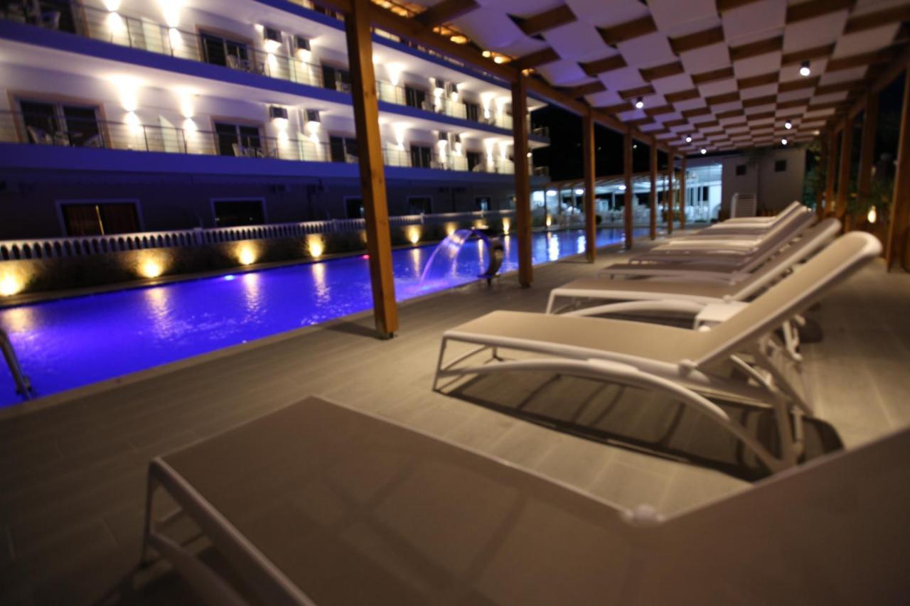 Hotel Riviera Borsh Exteriör bild