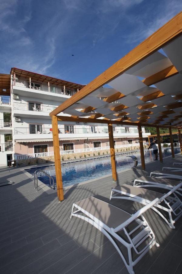 Hotel Riviera Borsh Exteriör bild