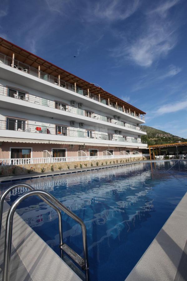 Hotel Riviera Borsh Exteriör bild