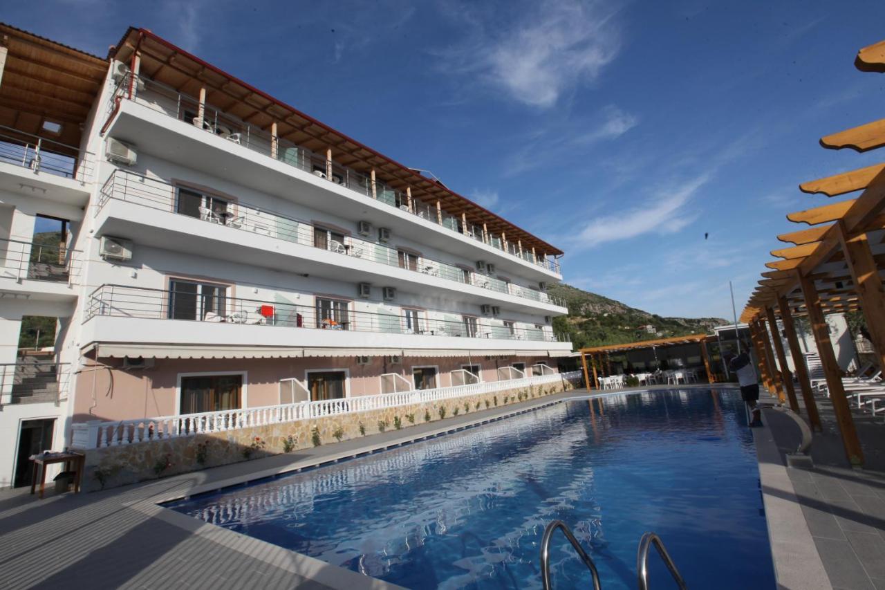 Hotel Riviera Borsh Exteriör bild